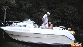Fake Captain Screws Asian Thai Babe On His Boat