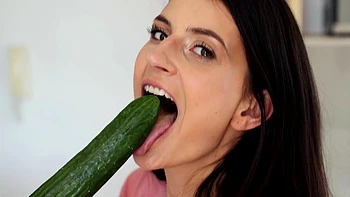 Stanley Johnson and Tiny Tina get Jenny Wild’s pussy railed in a steamy ffm