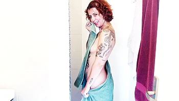 Without delay, Mathilda comes to collect her dose of fucking... - Jacquie et Michel TV