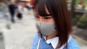 緊張気味の巨乳専門学生がパイパンオマンコにバイブ挿入しながらフェラ