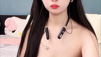 Hot Vietnamese tits: Bongacams, Asian  Cam Porn