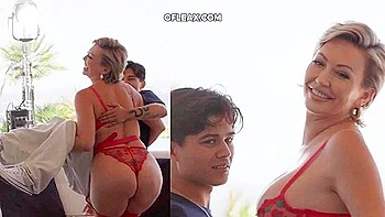 A Young Lucky Fan -, Adira Allure