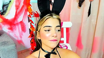 Sexy hottie Anetta Keys enjoys a solo toy masturbation