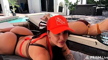 Pool & Bikinis Full Stream