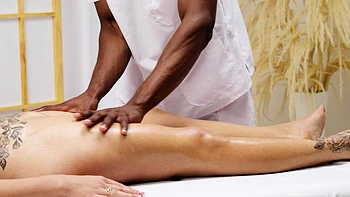 Mega Tetona Colombiana gets fucked while being massaged