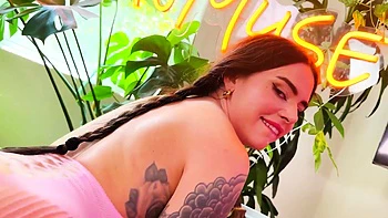 Busty Babe Suttin Hooking Up With Big Dick Guy