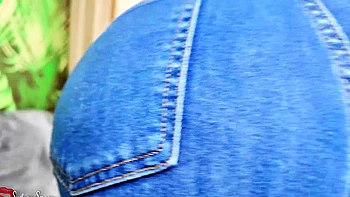 SYDNEYSCREAMS   Sitter s Face Sitting Reward