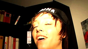 Amateur couple fucking in threesome