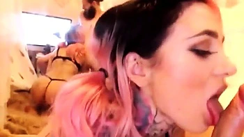 Tattooed Amateur Gives Blowjob on Webcam