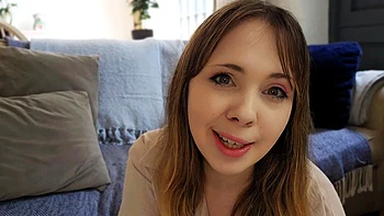 Hot amateur brunette masturbates