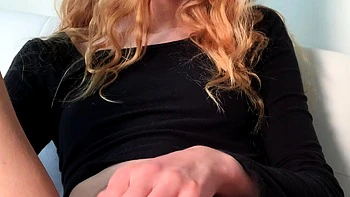 Solo pussy toying redhead close up action