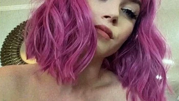 Young amateur teen in solo masturbation getting kinky