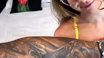 18 Aninhos dando para o amigo do namorado na primeira parte