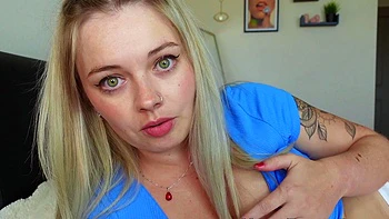 sexy amateur hot blonde teen show webcam