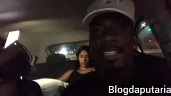 Casal inventa de foder dentro do carro do casal porra loka e acabo dando merda.: