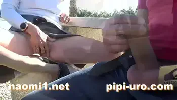 Naomi et Nico masturbation au bord de route