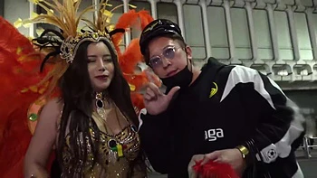 0010506_ベロチュウ 座位 おもちゃなどが含まれている