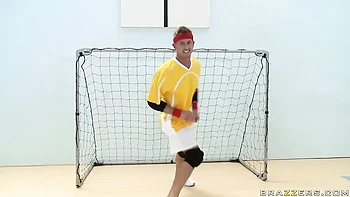 Babe with huge natural tits Carolyn Reese rammed by long wiener