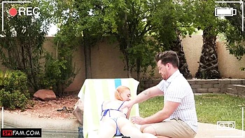 Bitchy redhead hottie Gracey Snow definitely likes this huge wiener