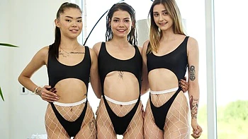 Kwini Kim and Funky Town are enjoying mutual masturbation