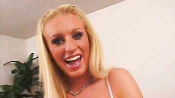 Astonishing blonde Cailey Taylor knows how to give a good head