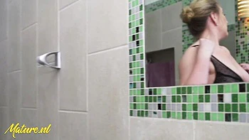 Cover-girl side piece's mature xxx