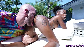 Fetching Mini's oral xxx