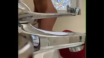 Spy a fit girl when she have a great orgasm in the shower