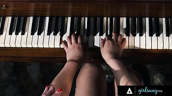 Bubble butt action with luring Scarlett Alexis and Chanel Camryn from Girls Way