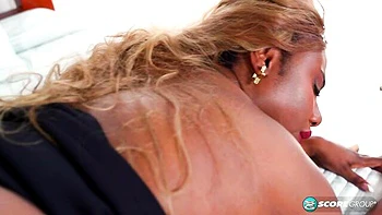 Harmonious Leila Banks at big cock action