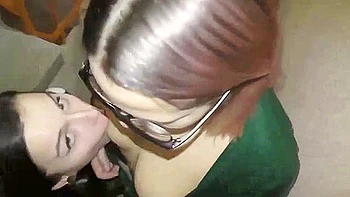 Deux Meufs Me Sucent En Rentrant Du Travail