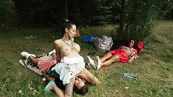 Hot mature Valentina Sierra rides young italian cock in pov