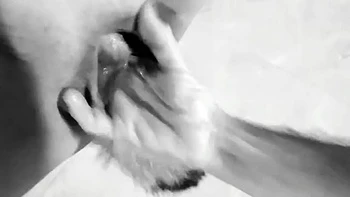 suspendue défoncée en mode shibari