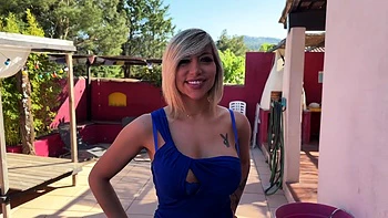 Lena finds an arrangement in her own way... - Jacquie et Michel TV