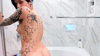 Close up MILF masturbation