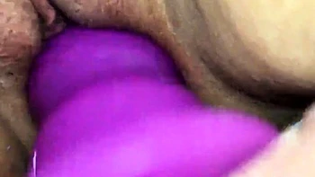 Hg svensk MILFs orgasm med dildo