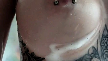 Pussy rubbing babe goes solo in shower play in hd