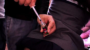 Amateur Japanese teen takes cock