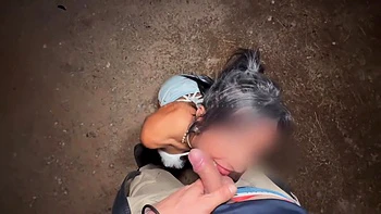 en manteau de ourrure angela suce un coquin