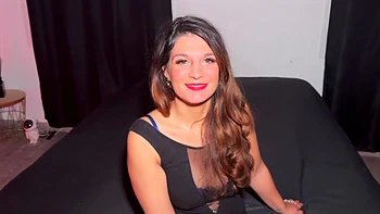 Rose and Pam are warming up together... - Jacquie et Michel TV