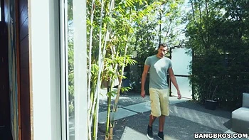 Mandy Muse Puts On a Show