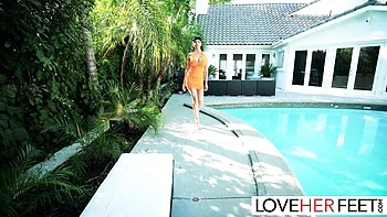 Conquering Little Puck's solo female video