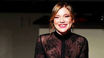 Luth rubs shoulders with three stallions in a Dantesque gang-bang! - Jacquie et Michel TV