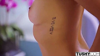 Anal-loving Kenna & Vicki Have Passionate Foursome