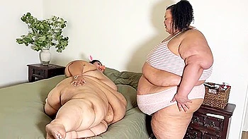 Ssbbw Brianna Plays With Queenyayas Obese Belly