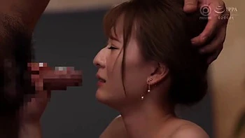 清純派美人キャスターが無理やり服を脱がされキスや手マンの強引エッチ