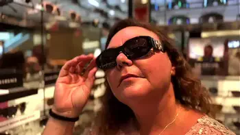 Dominatrix Mistress April - Slave in water toilet for