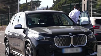 Julie receives a sulphurous gift... - Jacquie et Michel TV