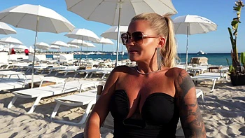 Prescilia and Carollina go to see one of the employees - Jacquie et Michel TV