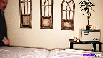 Promiscuous Eli Thomas - petite action - Shady Spa